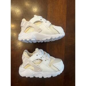 Nike Baby Huarache Run White Sneakers Size 2C Preowned Light Wear